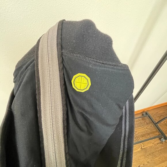 Lululemon Men's Full Zip Track Jacket, Black and Gray, Size Medium - Picture 4 of 8